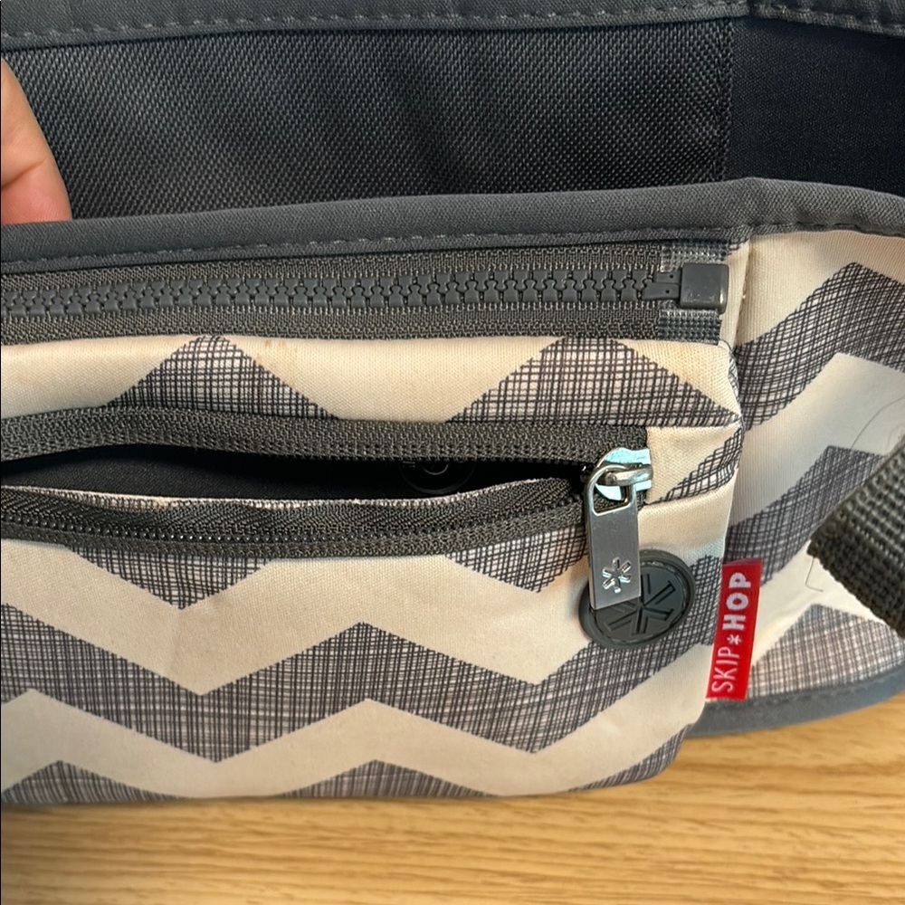 Skip HOP Chevron Patterned Bag for stroller - Picture 5 of 5